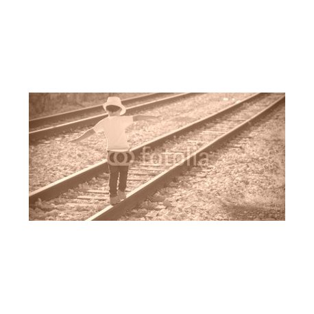 niño en las vías del tren, 300x150, Vinilo Adhesivo, Sin Laminado (3 años garantía en exterior/interior), Original, Sepia